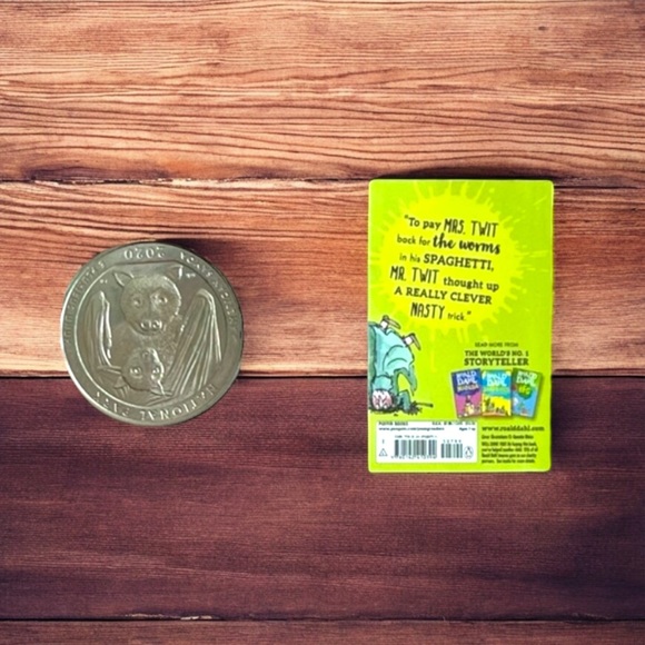 Mini Brands Book Roald Dahl - Picture 2 of 2